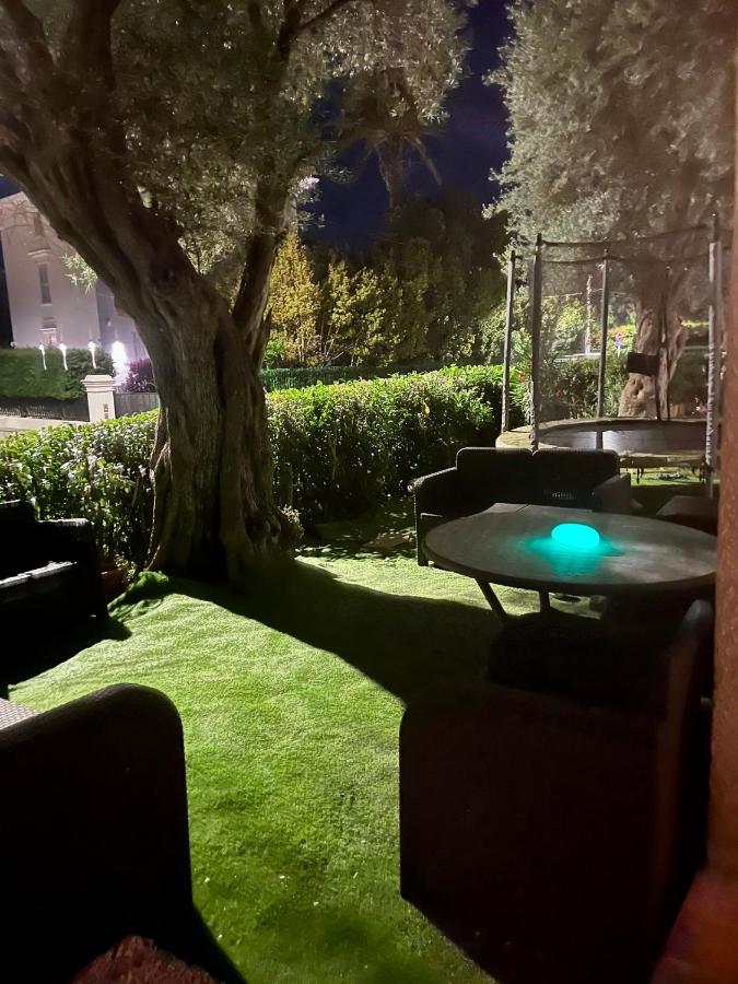 Appartement Exclusive 80 Sqm With Private Garden And Terrace On The Cap D Antibes, 300 Mt From Sandy De La Salis